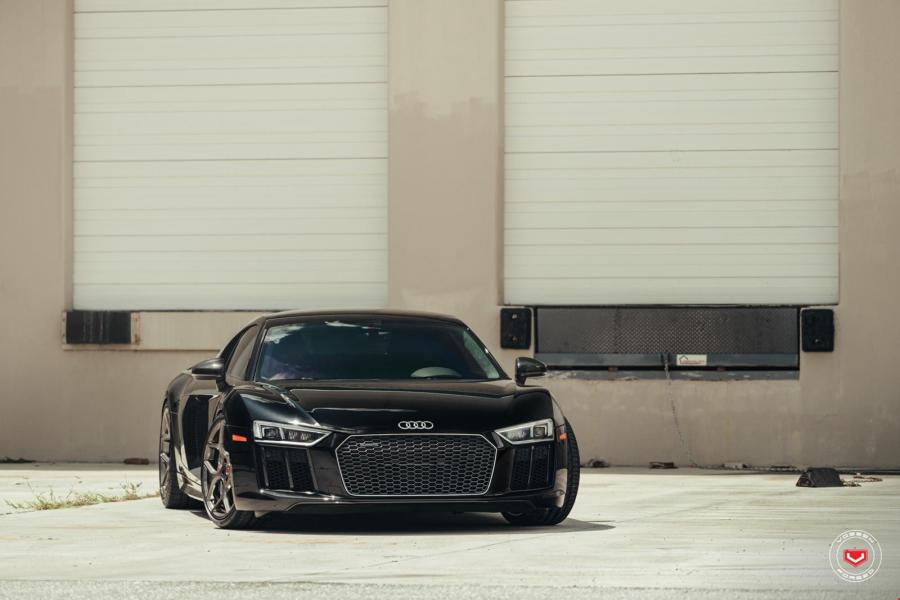  Audi R8 on Vossen Wheels (CG-205) 2016 года  (фото 4 из 16)